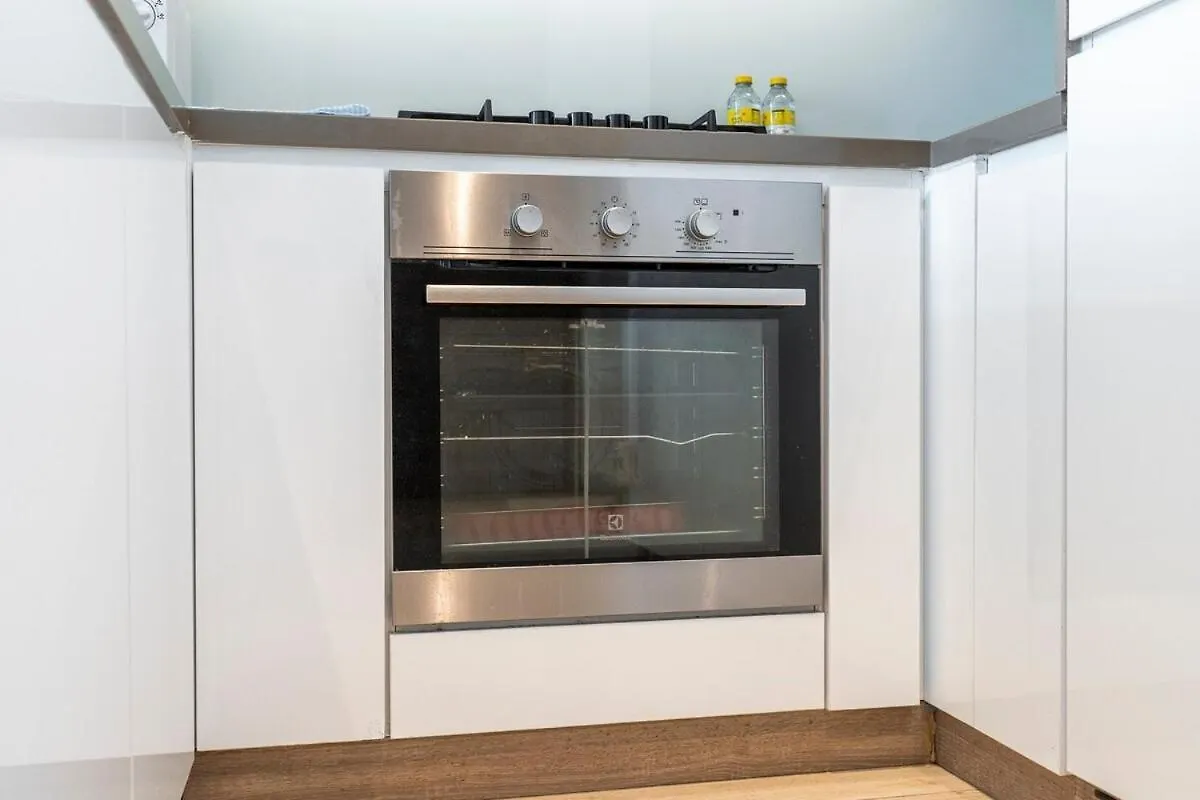 Airy 1-Bedroom Apartment Coastal-Style In Dubai Marina