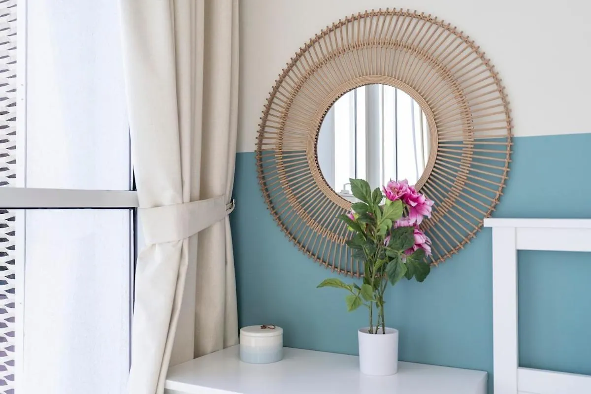 Airy 1-Bedroom Apartment Coastal-Style In Dubai Marina 0*,