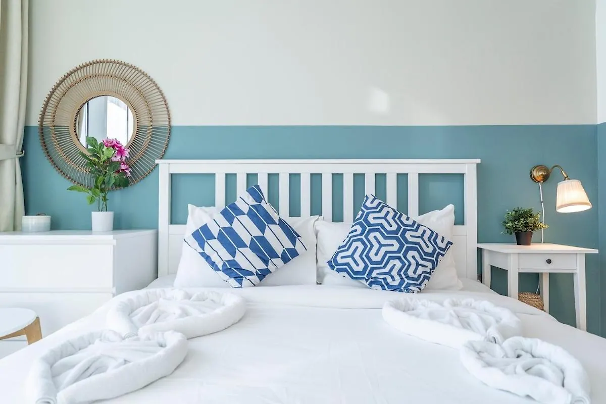 Airy 1-Bedroom Apartment Coastal-Style In Dubai Marina United Arab Emirates