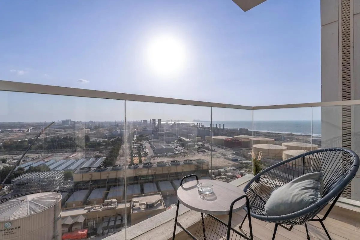 Airy 1-Bedroom Apartment Coastal-Style In Dubai Marina United Arab Emirates