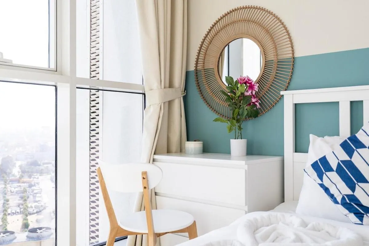 Airy 1-Bedroom Apartment Coastal-Style In Dubai Marina United Arab Emirates