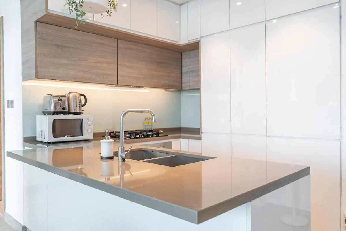 Airy 1-Bedroom Apartment Coastal-Style In Dubai Marina 0*,