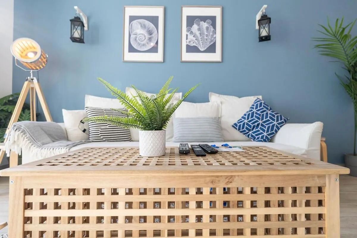 Airy 1-Bedroom Apartment Coastal-Style In Dubai Marina United Arab Emirates