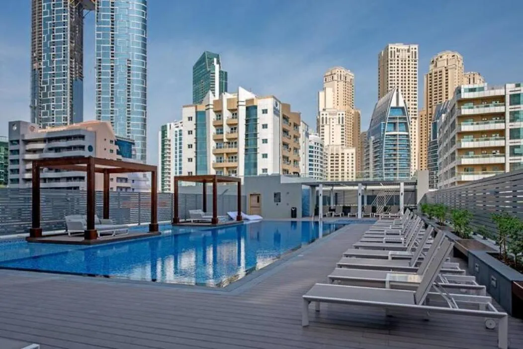 Airy 1-Bedroom Apartment Coastal-Style In Dubai Marina